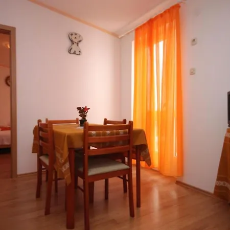 Apartment Rudez Gradac (Split-Dalmatia)