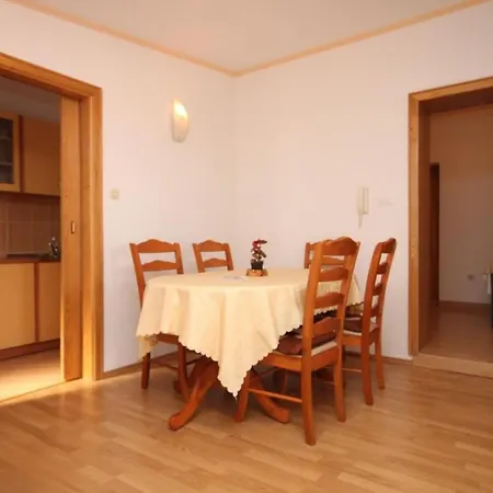 Rudez Apartment *
